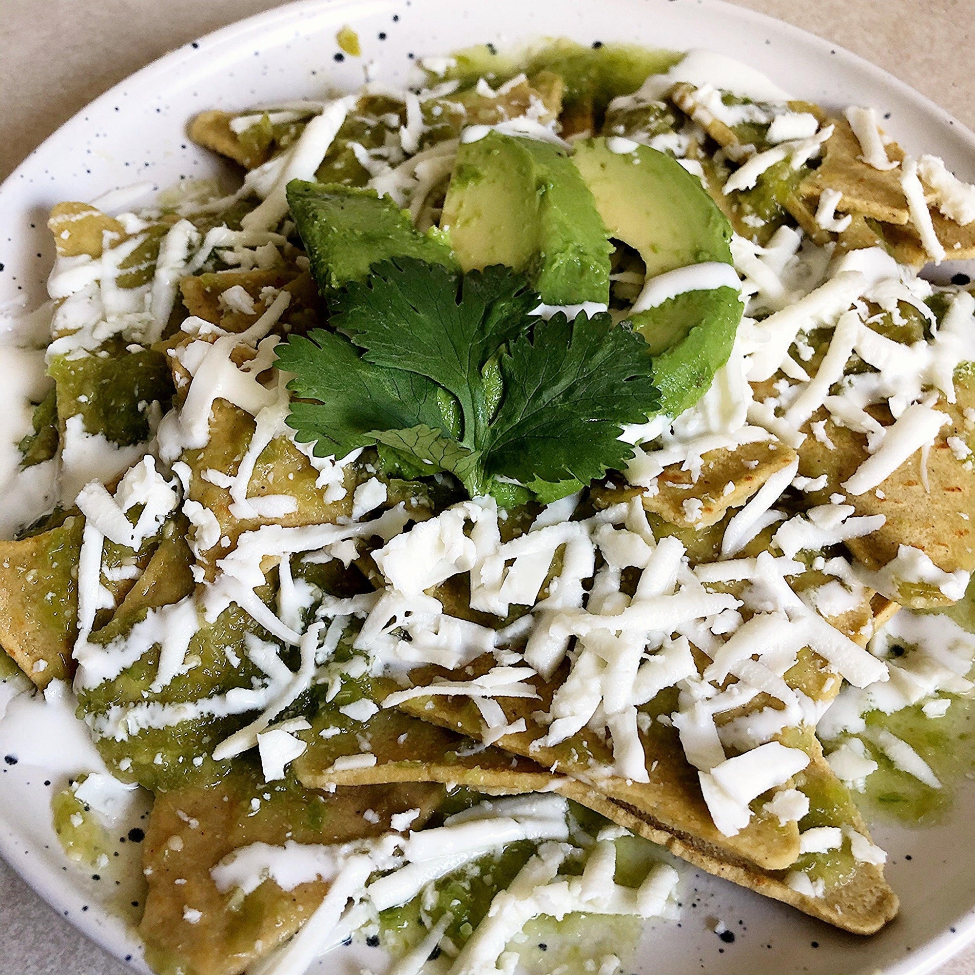 Chilaquiles con totopos de coliflor - Come Verde